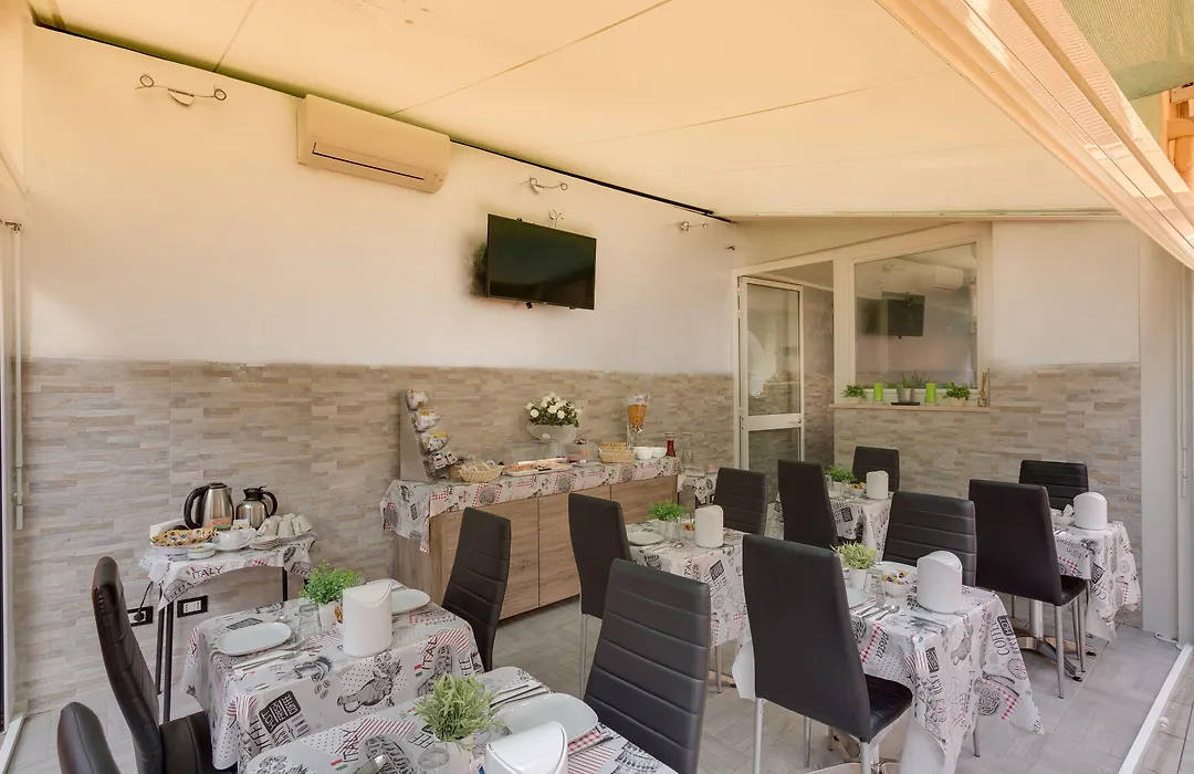 Excellence Suite-1