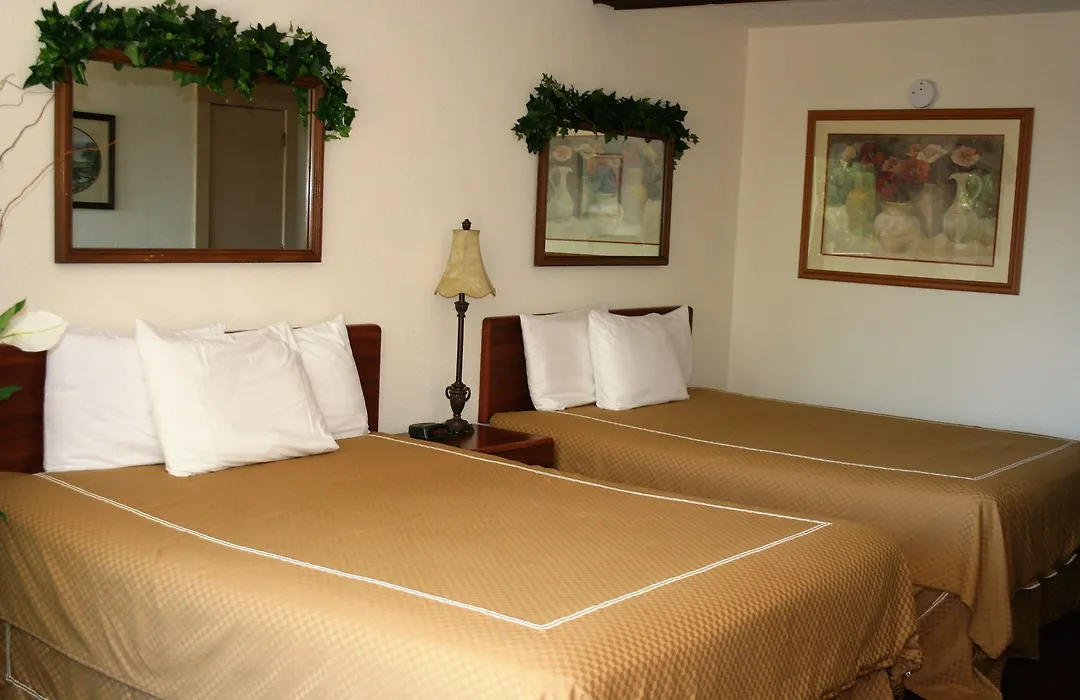 Passion Play Road Inn - Formerly Statue Road Inn-1