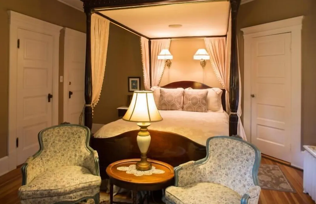 The Lion And The Rose Bed And Breakfast-1