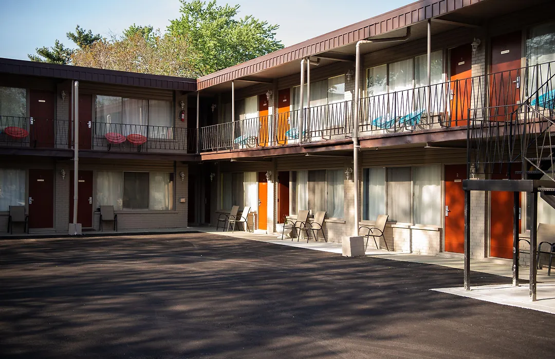 Advance Inn-1