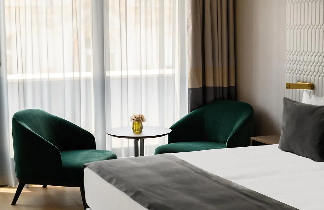 Emerald Hotel By Continental Group-1