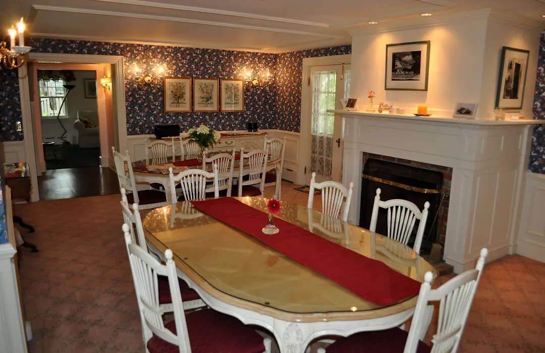 Stone Throw Cottage Inn-1