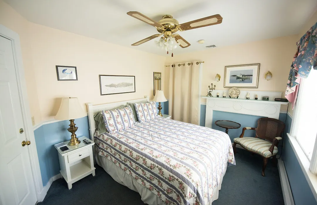 Anne'S White Columns Inn-1