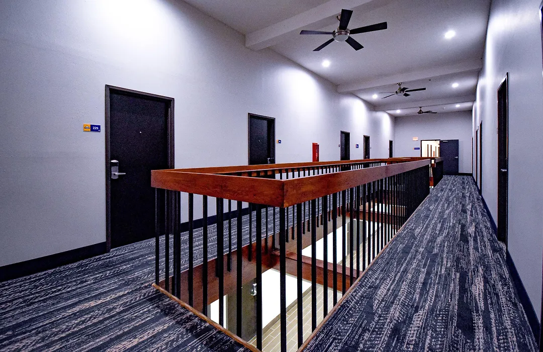 Days Inn & Suites By Wyndham Wisconsin Dells-1