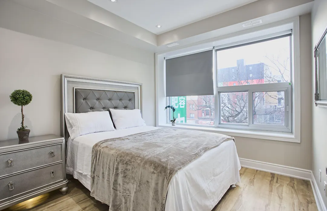 Toronto Rooms And Suites-1