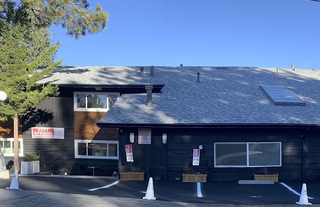Sierra Blue Hotel & Swim Club-1