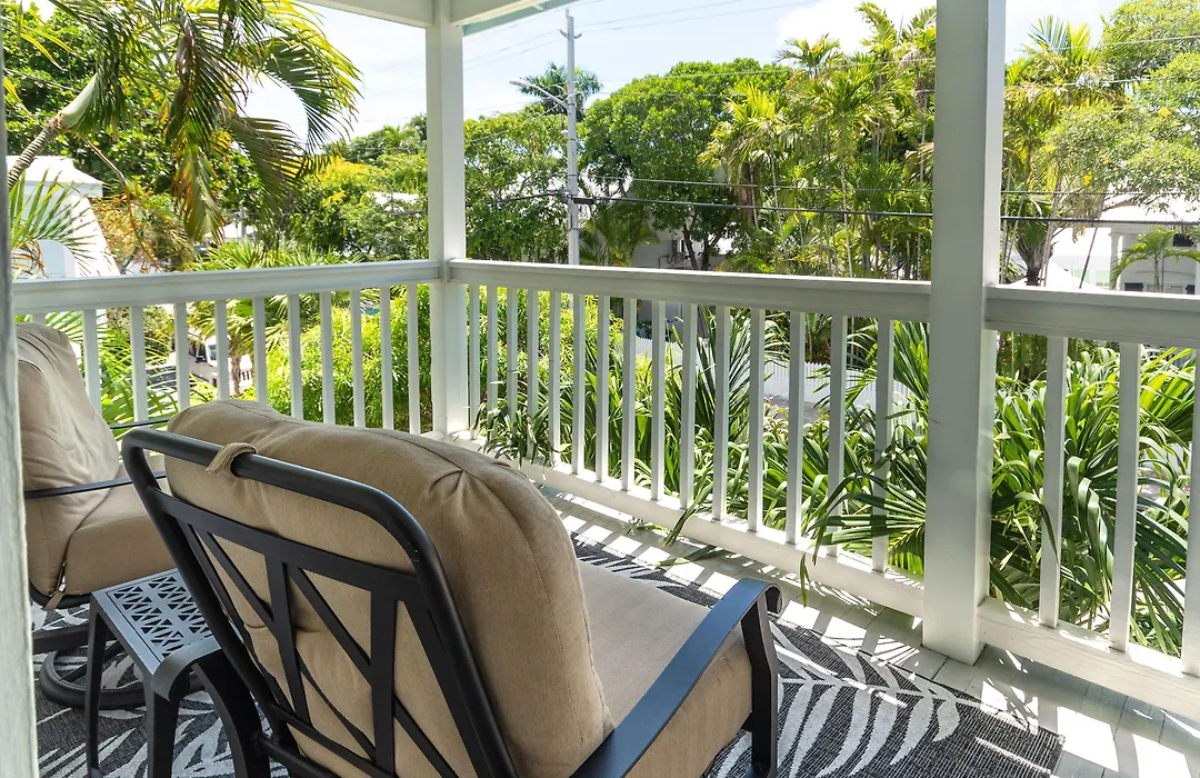 The Porch On Frances Inn - Adults Exclusive-1