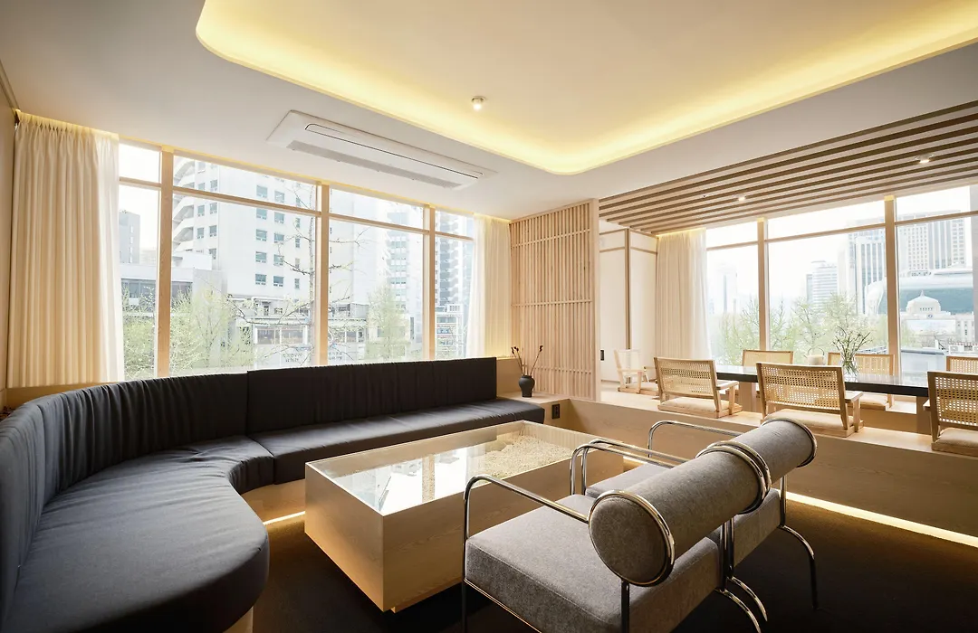 Uh Suite Seoul Deoksugung-1