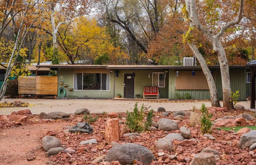 18 Creekside Retreat-1