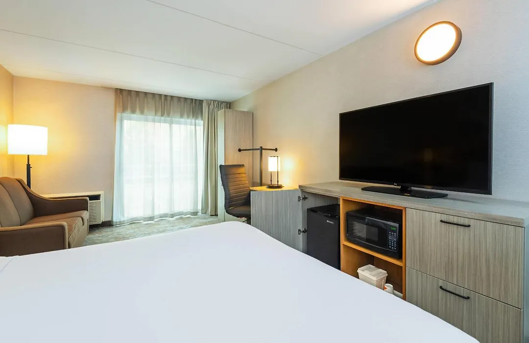Comfort Inn Kingston - Highway 401-1