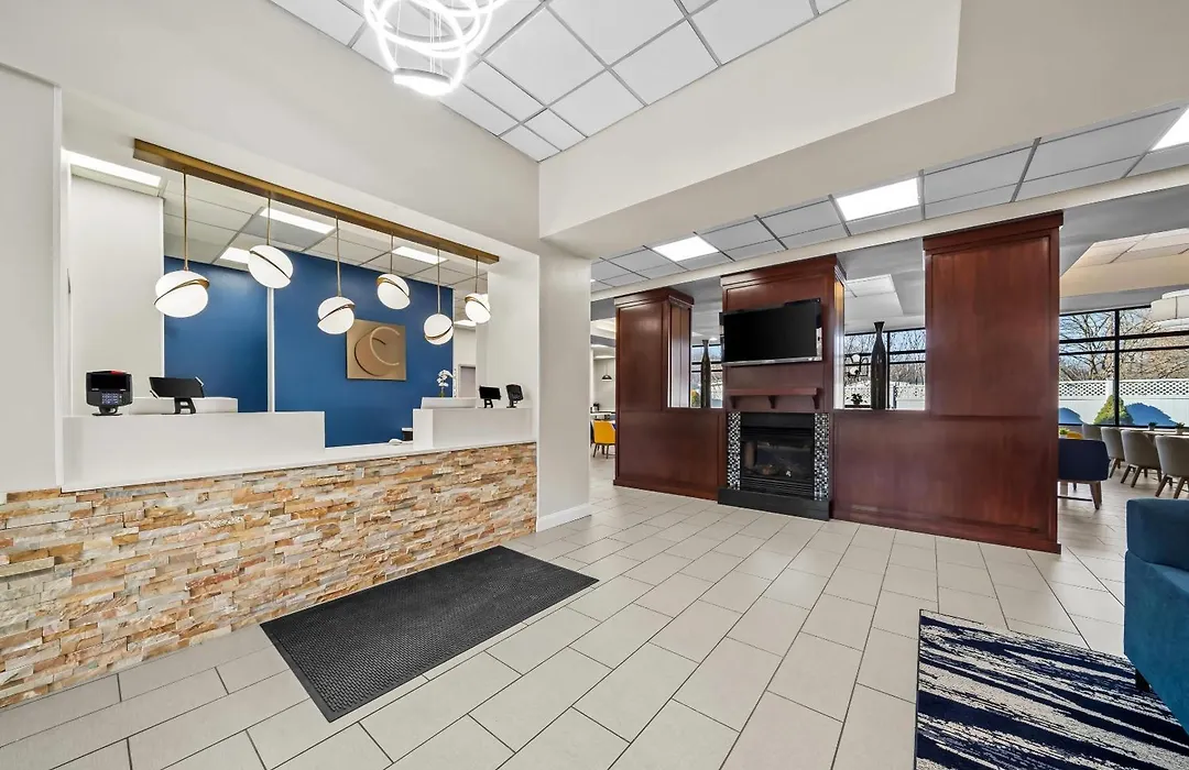 Comfort Inn & Suites Plainville-Foxboro-1