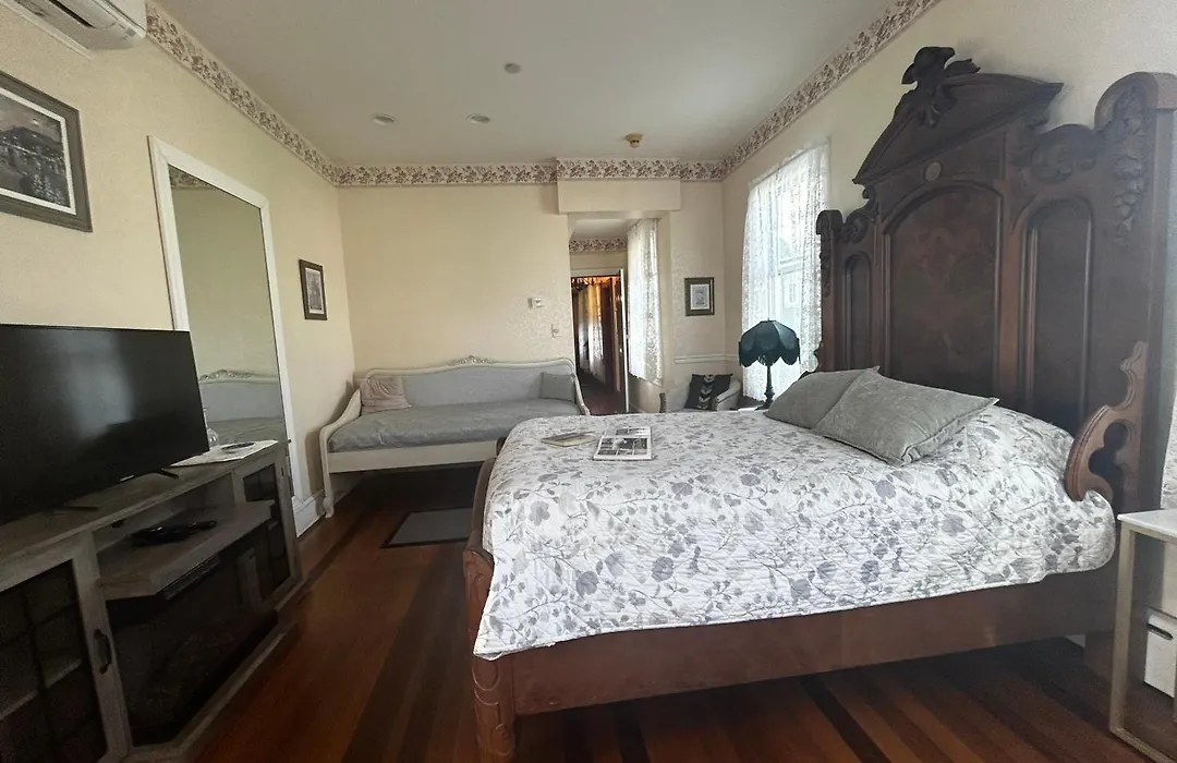 Beauclaires Bed & Breakfast-1