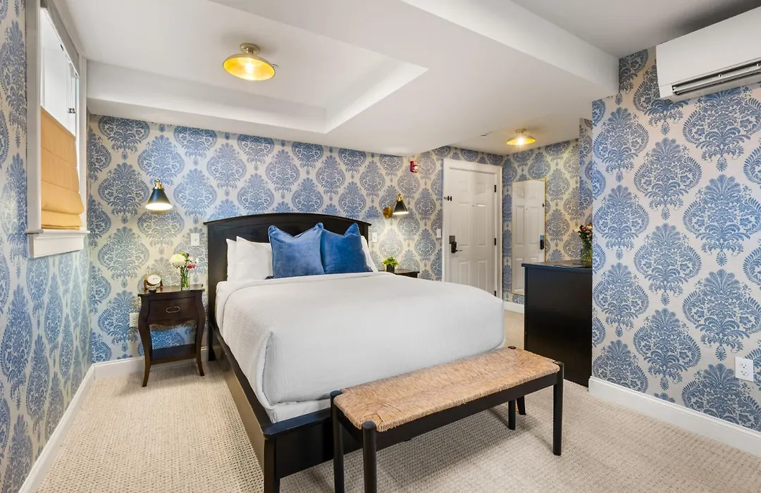 The Davenport Inn-1