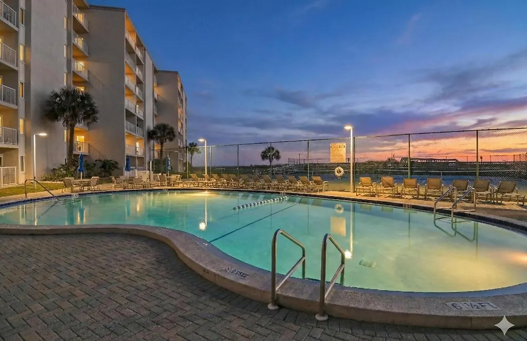 Holiday Surf And Racquet Club 319-1