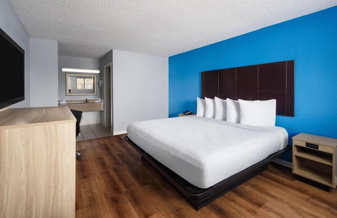 Super 8 By Wyndham Portsmouth - Norfolk-1
