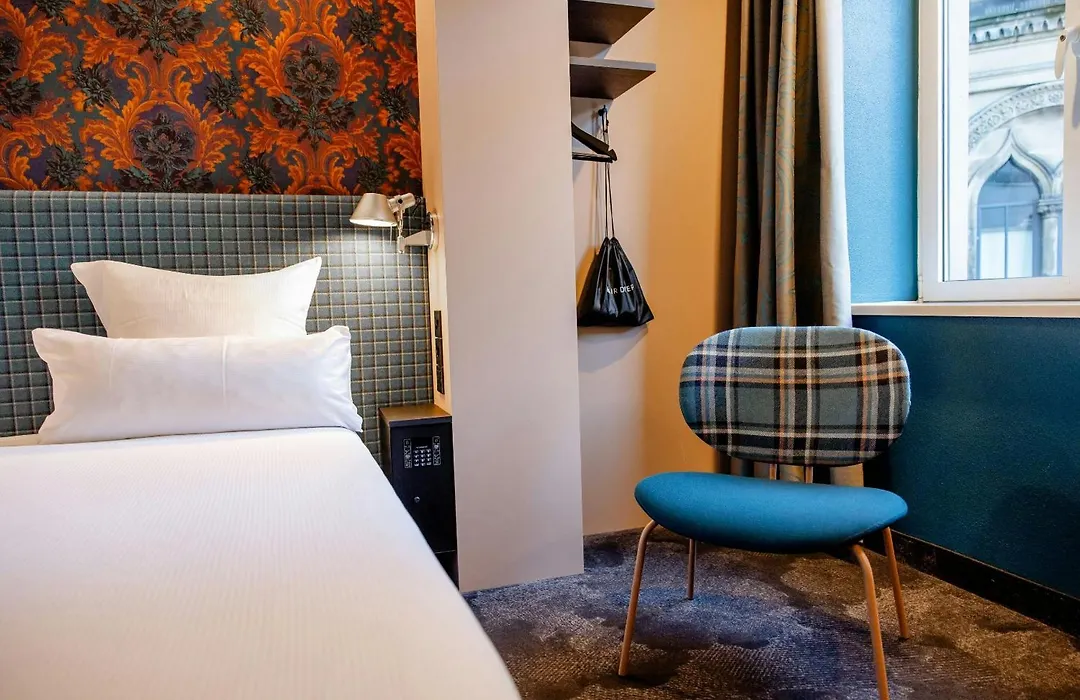Motel One Edinburgh-Princes-1