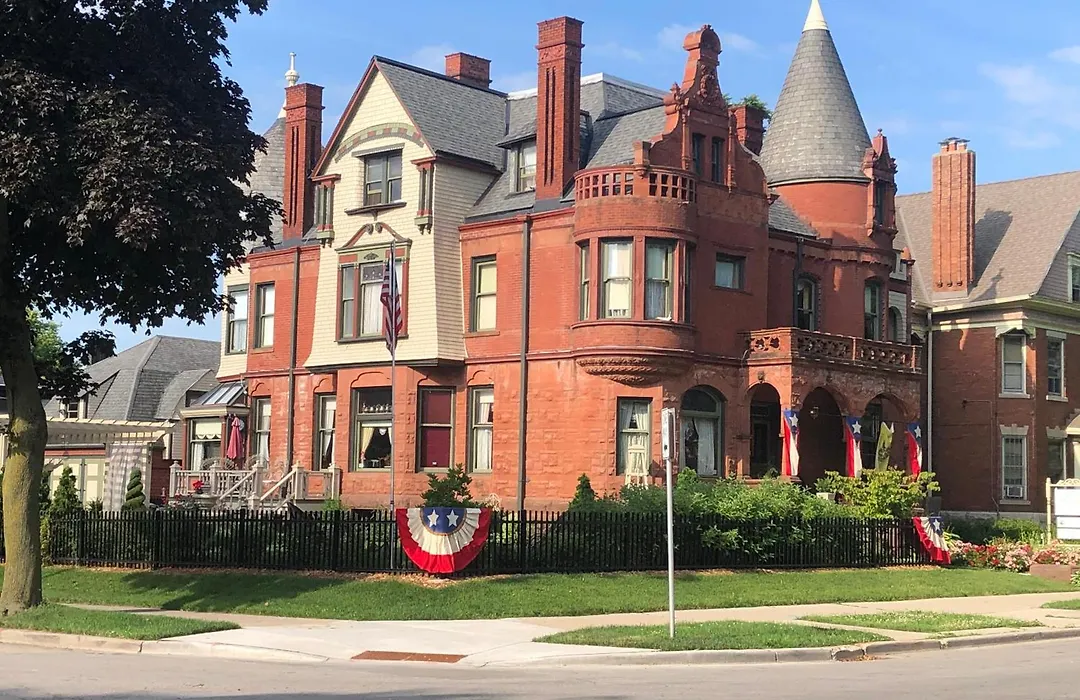 Schuster Mansion Bed & Breakfast-1