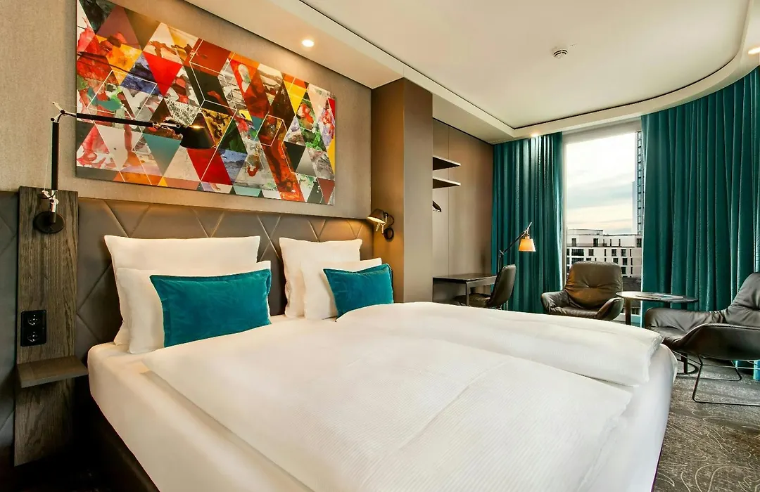 Motel One Frankfurt-Roemer-1