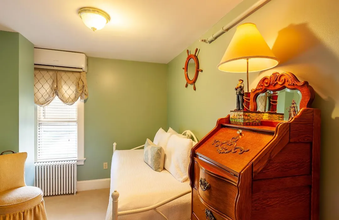 Ivy Lodge-1