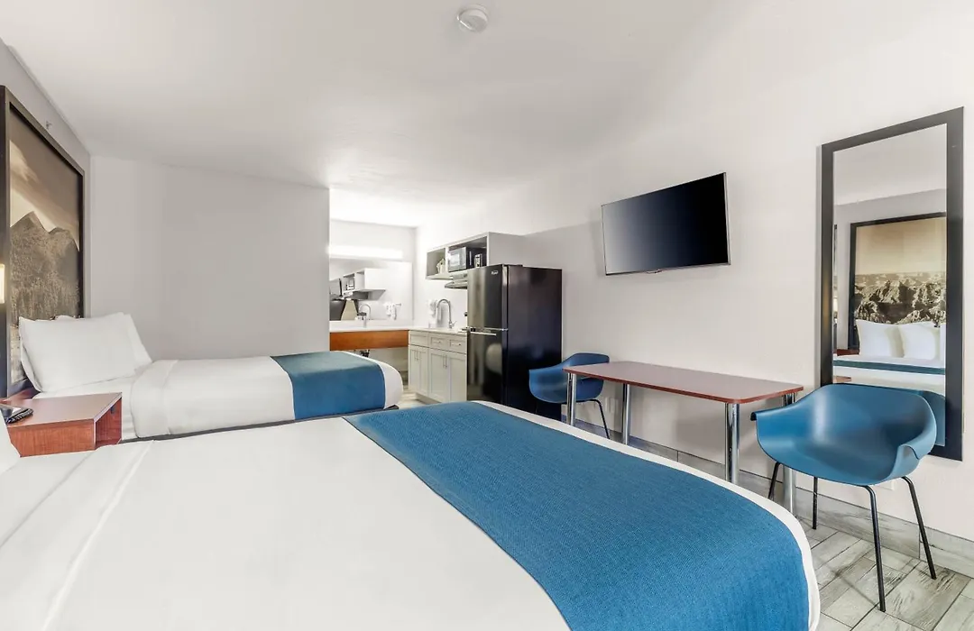 Days Inn & Suites By Wyndham Flagstaff I-40-1