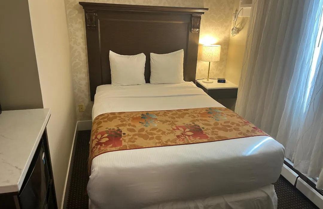Arbutus Inn-1