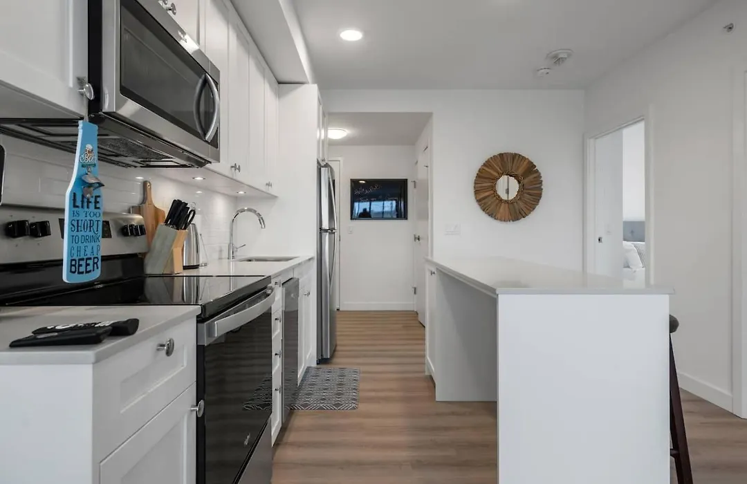 Exquisite 2 Bed Condo Near Dt Core Wfree Parking-1
