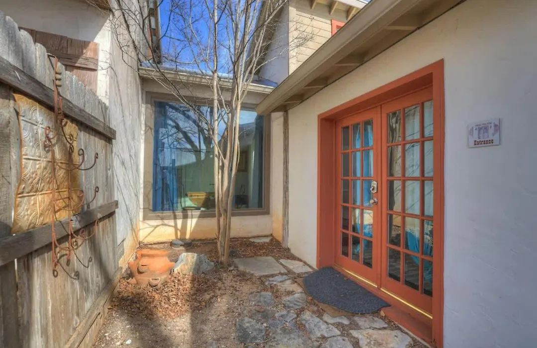 Texas Two Step Guesthouse-1