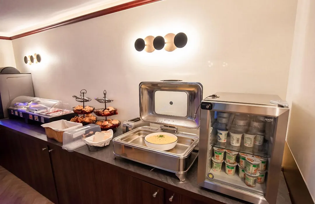 Hotel Pax Opera-1