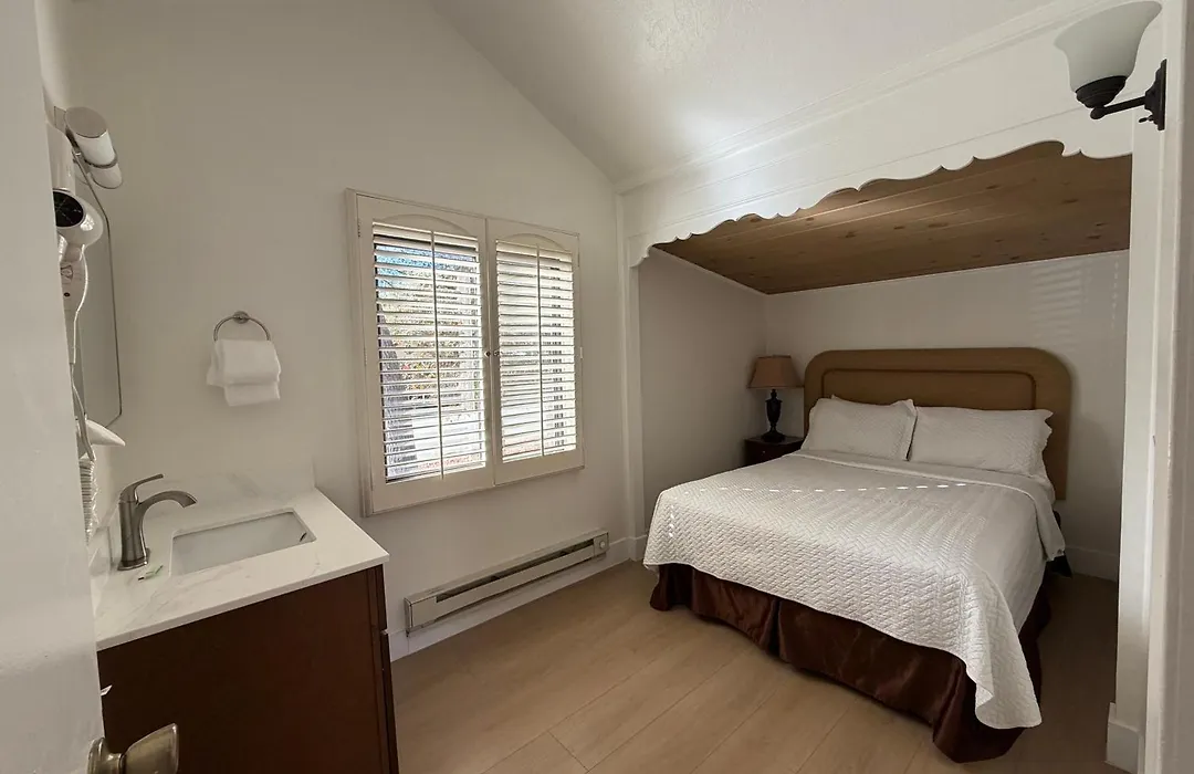 Carmel Resort Inn-1