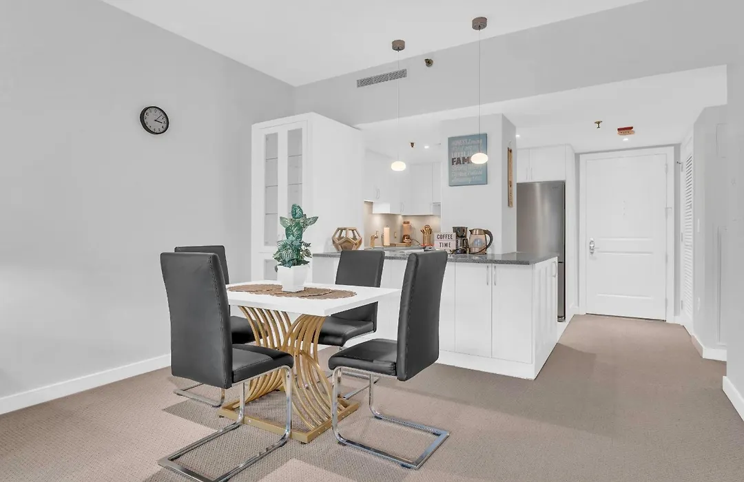 Heaven On Washington Fully Furnished Apartments-1