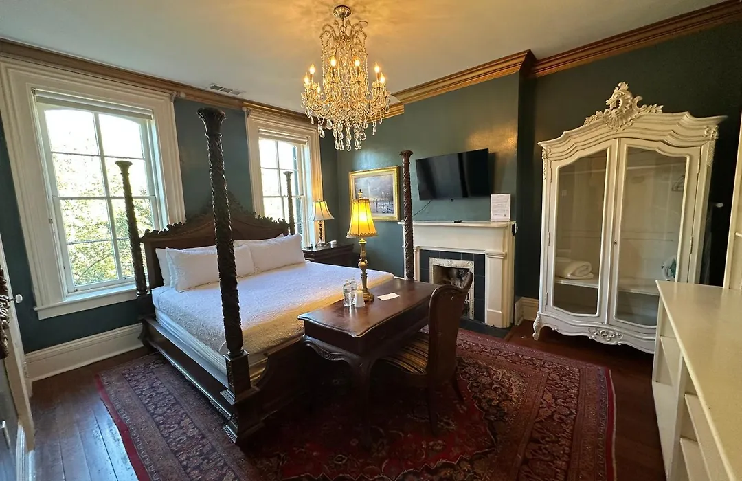 Justine Inn Savannah-1