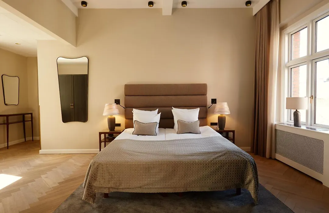 Ascot Hotel-1