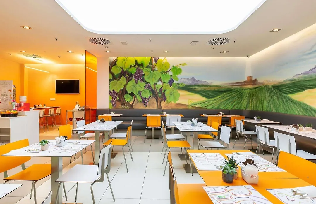 Ibis Styles Madrid Prado-1