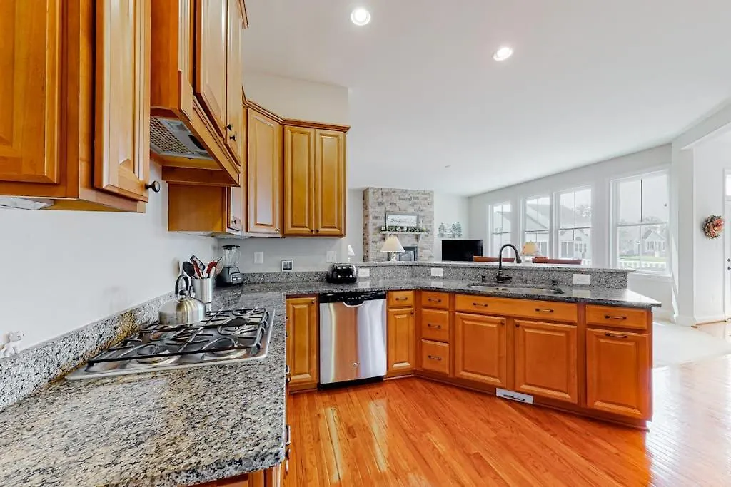 Grande At Canal Pointe 37484 Liverpool Ln-1