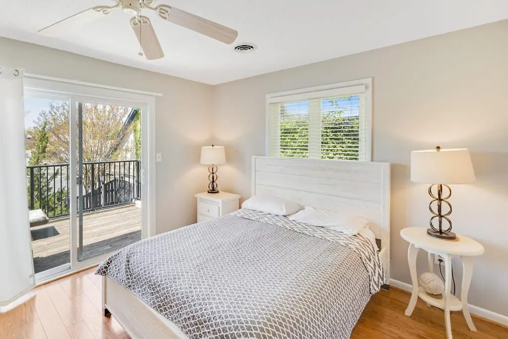 Scarborough Village - 245 Country Club Dr, Unit #608-1