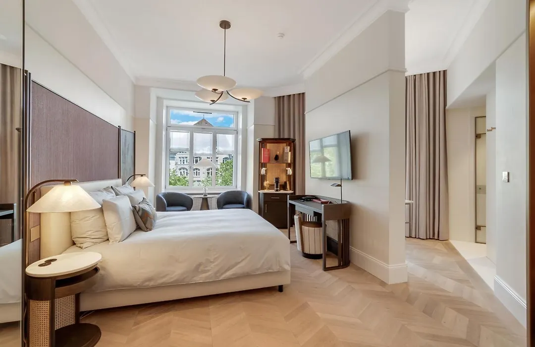 Small Luxury Hotel Ambassador Zurich-1
