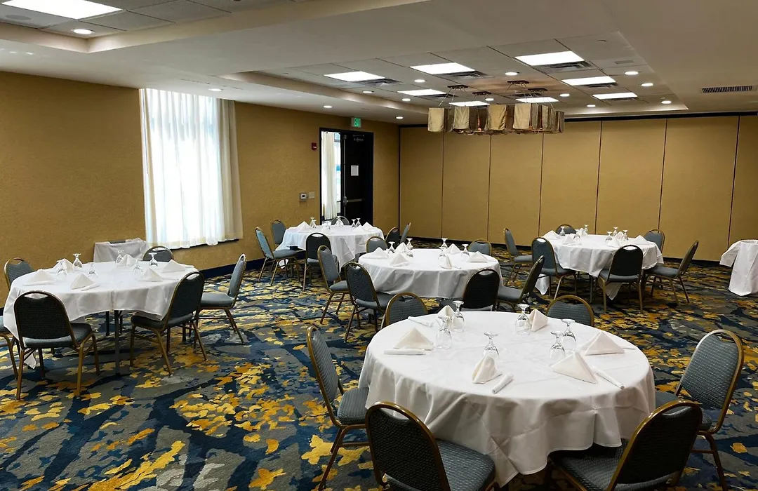 Holiday Inn Hotel & Suites Gateway By Ihg-1