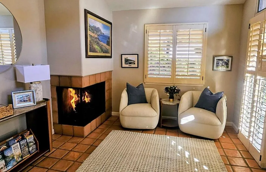 Adobe Inn-1