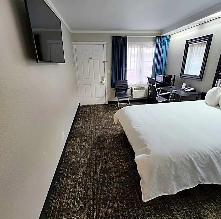 Executive Lodge-1