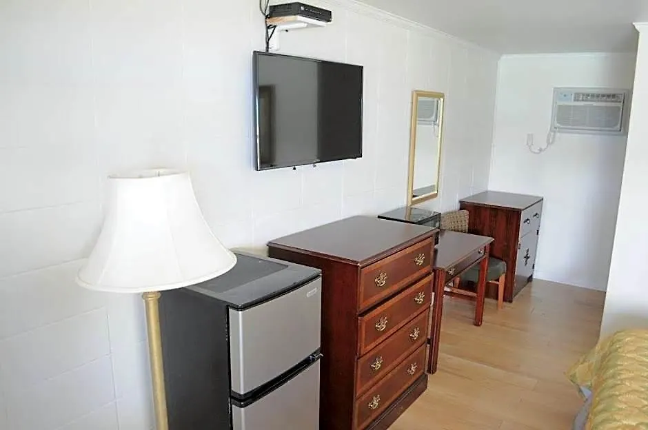 Islander Motel-1