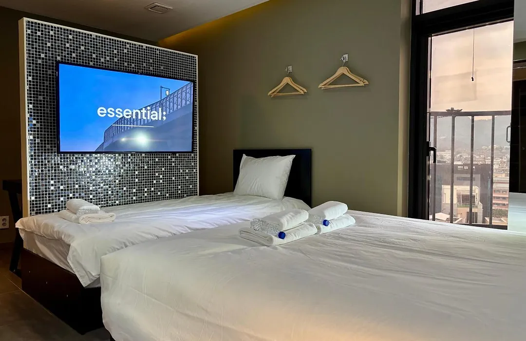 Hertz Hotel-1