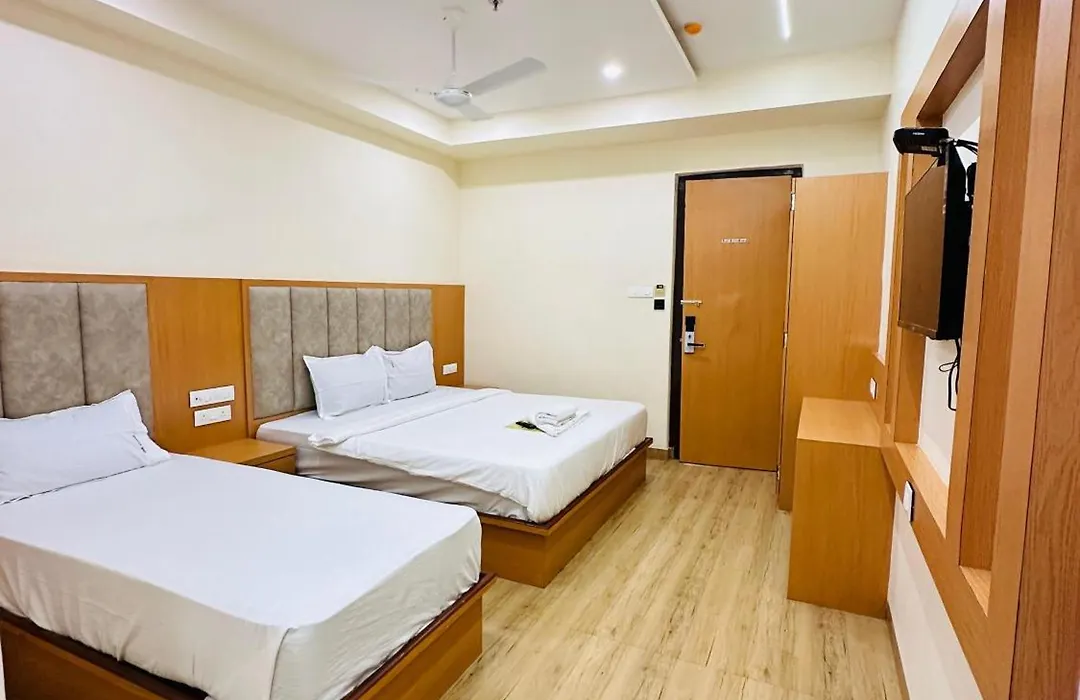 Hotel Breeze Bay Bkc - Near Us Embassy-1