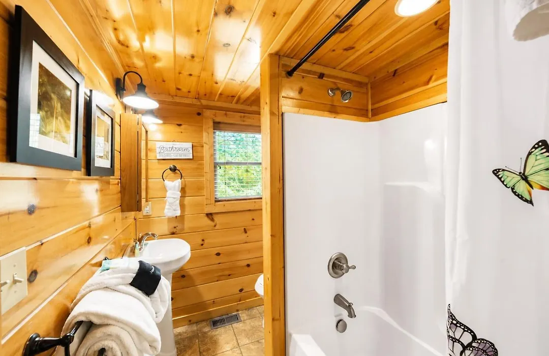 Honey Bee Hideaway Your Sweet Mountain Escape-1