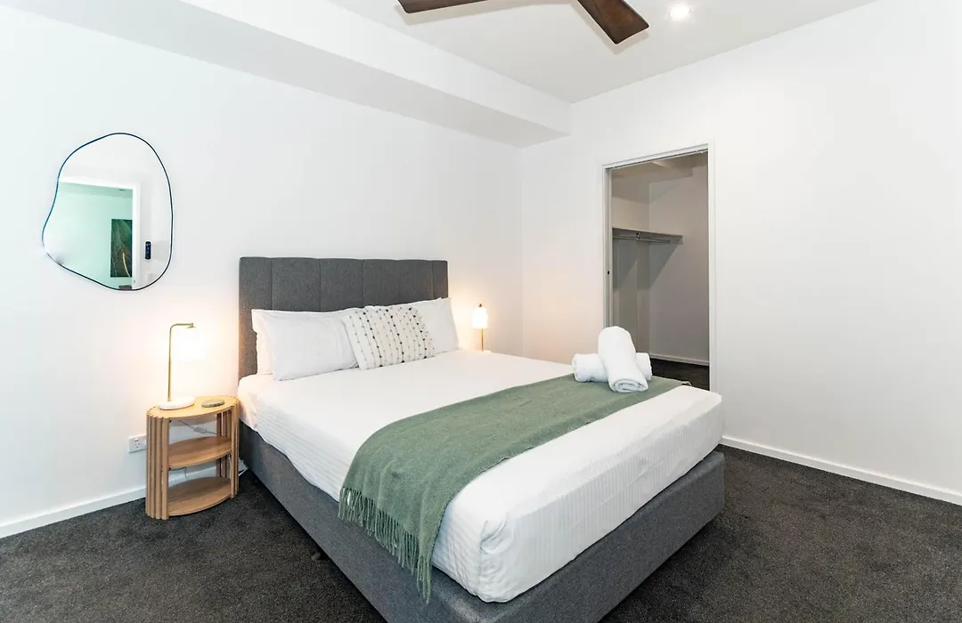 Waterfront Melbourne Apartments-1