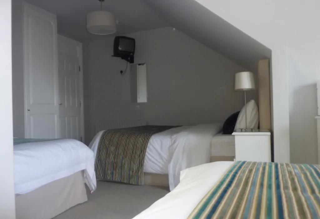 Westwinds Guestlodge-1