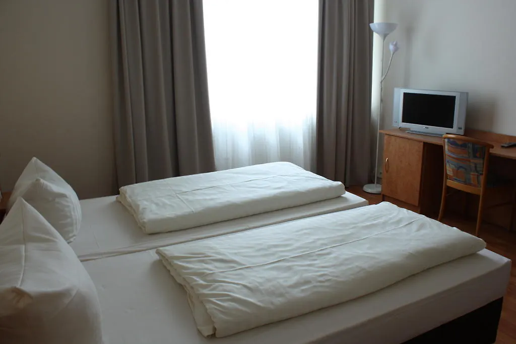 Fair Hotel Frankfurt - An Der Messe-1