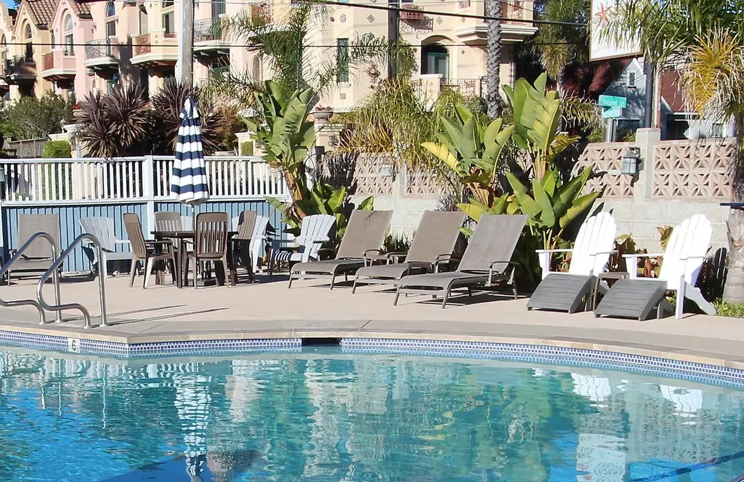 Edgewater Beach Inn & Suites-1
