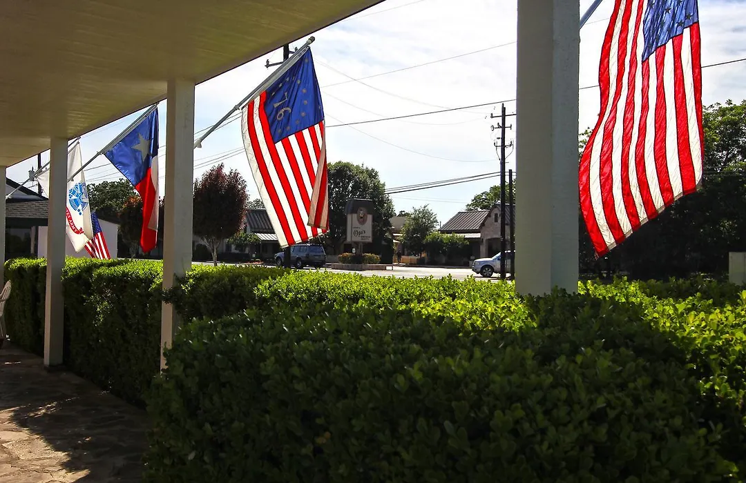 Peach Tree Inn & Suites-1