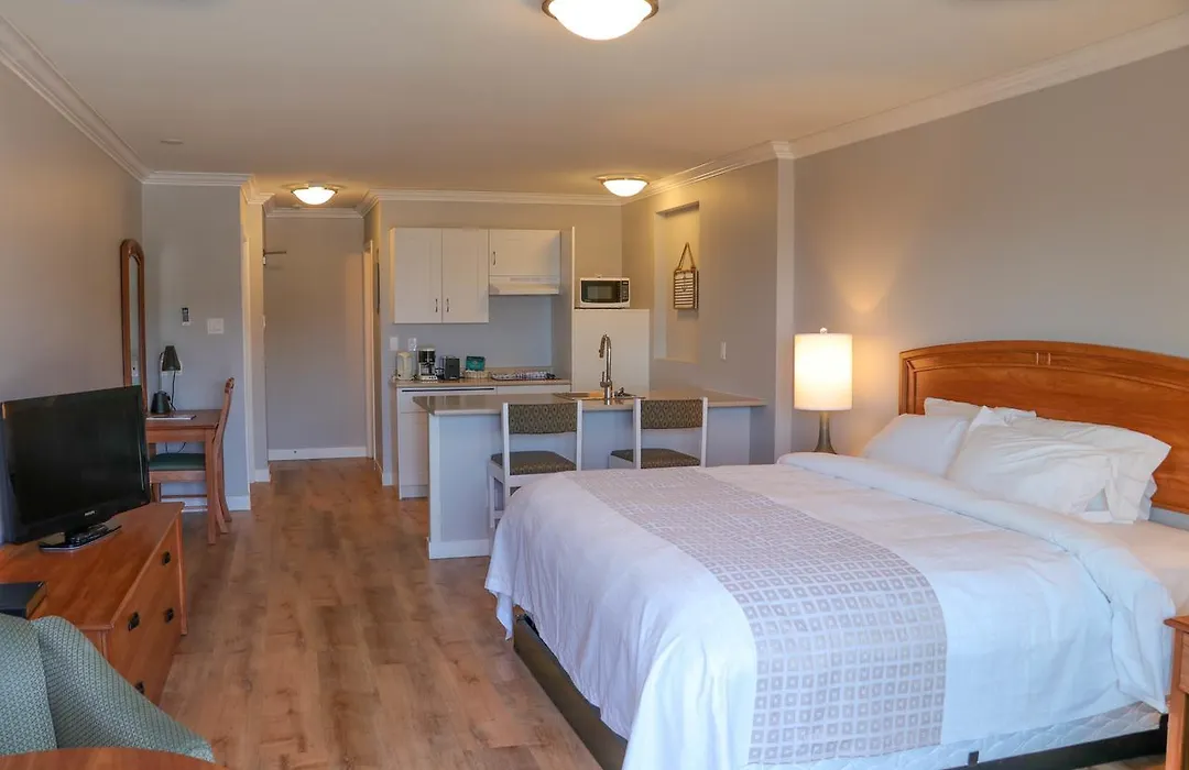 The Waterfront Suites And Marina-1