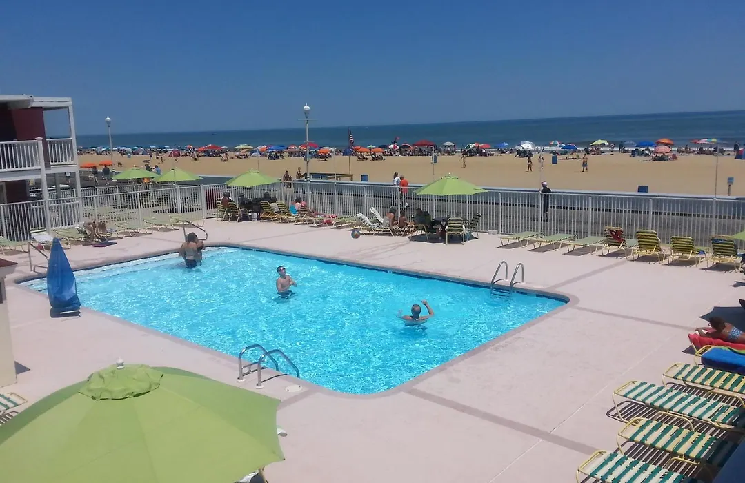 Fish Tales Boardwalk Inn & Ocean Mecca Motel-1